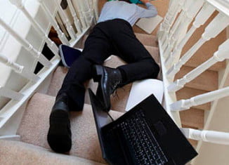 Обязательное социальное страхование от несчастных случаев на производстве По обязательному социальному страхованию выплаты производятся только в том случае, если СЛ произошел в рабочее время